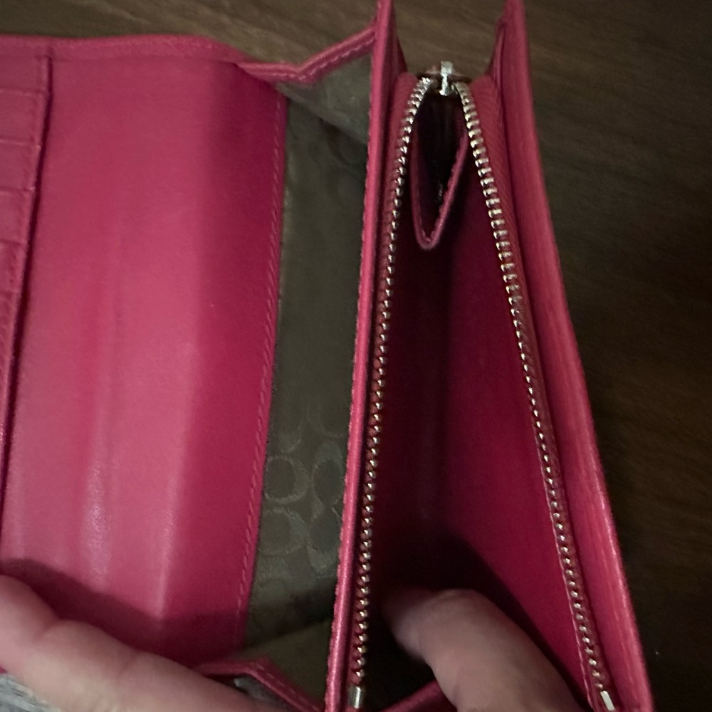Coach SoHo pink tri fold wallet - Picture 3 of 5